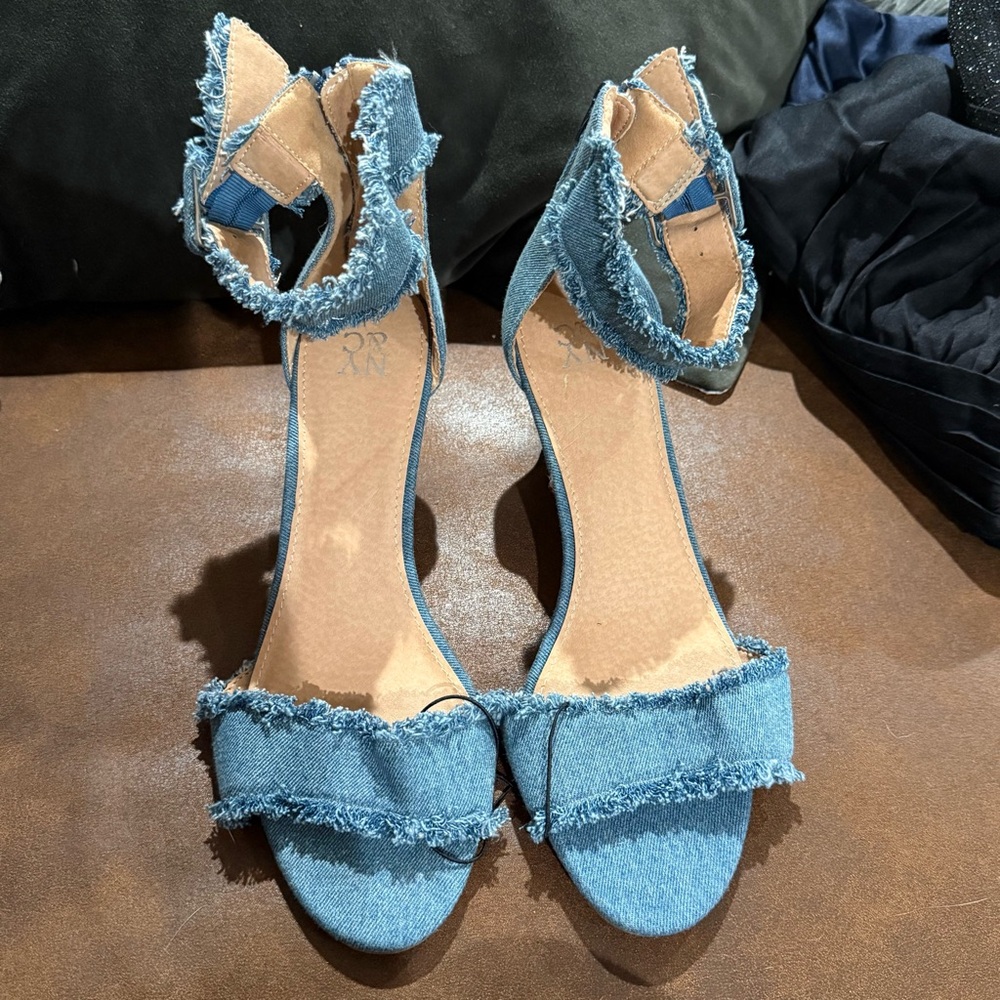 🆕 NY&Co Frayed Blue Denim Ankle-Strap Wedge Sandals - Picture 2 of 12